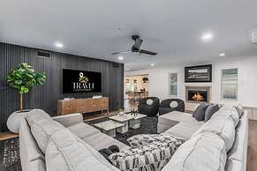 8BR Villa Heated Pool Putt Grn Billiards Sleeps 18