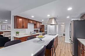 8BR Villa Heated Pool Putt Grn Billiards Sleeps 18