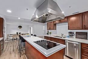 8BR Villa Heated Pool Putt Grn Billiards Sleeps 18