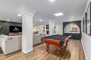 8BR Villa Heated Pool Putt Grn Billiards Sleeps 18