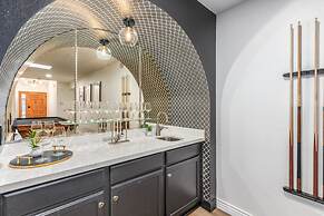 8BR Villa Heated Pool Putt Grn Billiards Sleeps 18