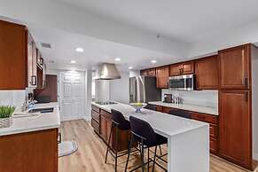 8BR Villa Heated Pool Putt Grn Billiards Sleeps 18