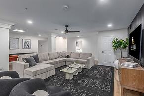 8BR Villa Heated Pool Putt Grn Billiards Sleeps 18