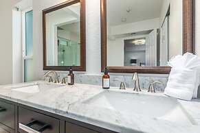 8BR Villa Heated Pool Putt Grn Billiards Sleeps 18