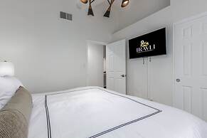 8BR Villa Heated Pool Putt Grn Billiards Sleeps 18