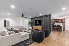 8BR Villa Heated Pool Putt Grn Billiards Sleeps 18