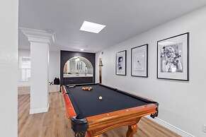 8BR Villa Heated Pool Putt Grn Billiards Sleeps 18