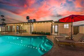 8BR Villa Heated Pool Putt Grn Billiards Sleeps 18