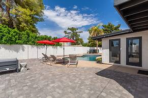 8BR Villa Heated Pool Putt Grn Billiards Sleeps 18