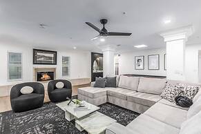 8BR Villa Heated Pool Putt Grn Billiards Sleeps 18