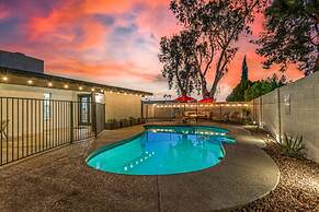 8BR Villa Heated Pool Putt Grn Billiards Sleeps 18