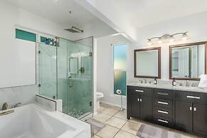 8BR Villa Heated Pool Putt Grn Billiards Sleeps 18