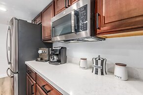 8BR Villa Heated Pool Putt Grn Billiards Sleeps 18