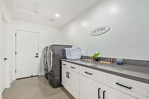 5BR Resort-style Oasis 2 Primary s Cabana Gameroom