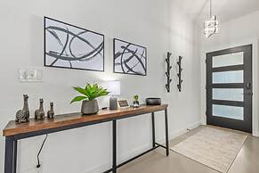 5BR Resort-style Oasis 2 Primary s Cabana Gameroom