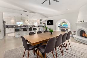 5BR Resort-style Oasis 2 Primary s Cabana Gameroom