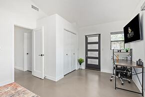 5BR Resort-style Oasis 2 Primary s Cabana Gameroom