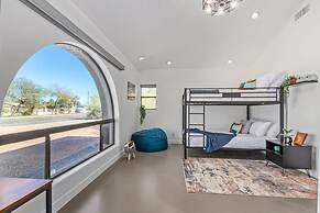 5BR Resort-style Oasis 2 Primary s Cabana Gameroom