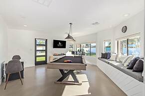 5BR Resort-style Oasis 2 Primary s Cabana Gameroom