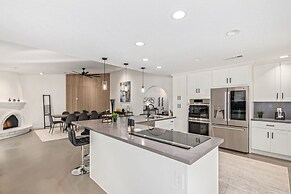 5BR Resort-style Oasis 2 Primary s Cabana Gameroom