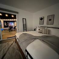 5BR Resort-style Oasis 2 Primary s Cabana Gameroom