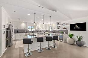 5BR Resort-style Oasis 2 Primary s Cabana Gameroom