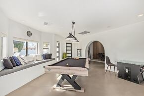 5BR Resort-style Oasis 2 Primary s Cabana Gameroom