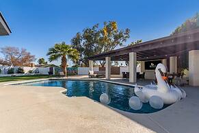 5BR Resort-style Oasis 2 Primary s Cabana Gameroom