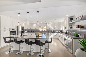 5BR Resort-style Oasis 2 Primary s Cabana Gameroom