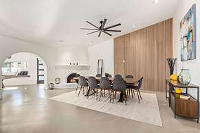 5BR Resort-style Oasis 2 Primary s Cabana Gameroom