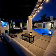 5BR Resort-style Oasis 2 Primary s Cabana Gameroom