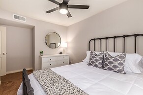 Obispo Modern Oasis With Heated Pool and BBQ