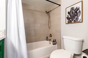 Obispo Modern Oasis With Heated Pool and BBQ