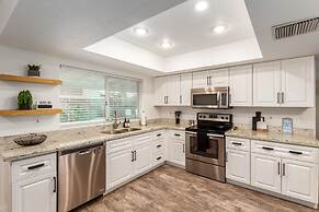 Obispo Modern Oasis With Heated Pool and BBQ