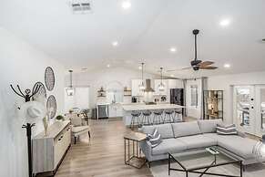 5BR Citrus Estate Sleeps 13 Free Htd Pool Gameroom