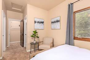 Amberwood Estate w 5 Showers Spa Mtn Views