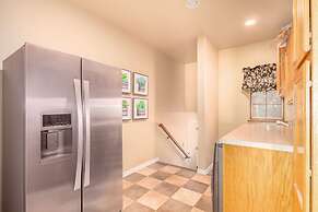 Amberwood Estate w 5 Showers Spa Mtn Views