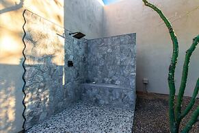 Desert Foothils Rustic Resort Oasis w Pool Spa