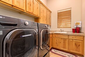 Desert Foothils Rustic Resort Oasis w Pool Spa