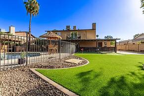 Tiki Paradise w Htd Pool Putt Grn Tiki Bar