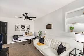 Tiki Paradise w Htd Pool Putt Grn Tiki Bar