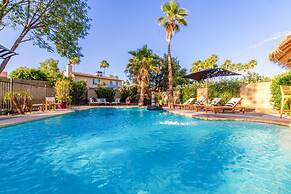 Tiki Paradise w Htd Pool Putt Grn Tiki Bar