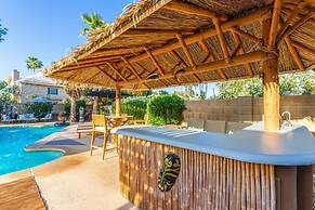 Tiki Paradise w Htd Pool Putt Grn Tiki Bar