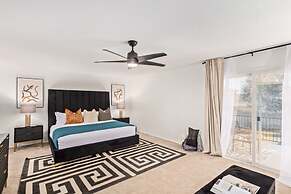 Tiki Paradise w Htd Pool Putt Grn Tiki Bar