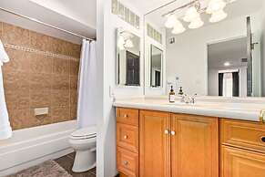 Tiki Paradise w Htd Pool Putt Grn Tiki Bar