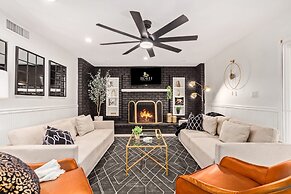 Tiki Paradise w Htd Pool Putt Grn Tiki Bar