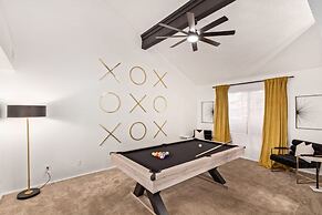 Tiki Paradise w Htd Pool Putt Grn Tiki Bar