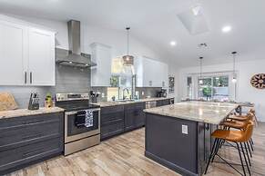 Modern Mesa Oasis Free Heated Pool Al-fresco Living