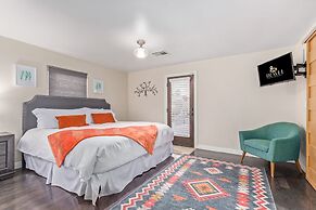 Cozy SW Casa 5 Mins to DT PHX Sleeps 6
