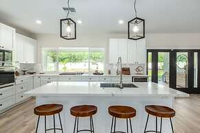 Modern Arcadia Estate Htd Pool Bikes Chef Kitchen